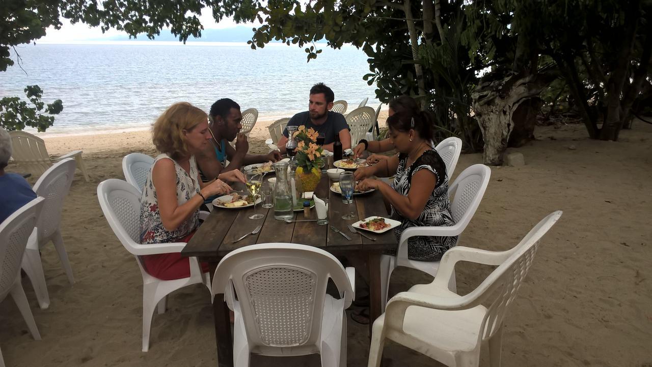 Отель Dolphin Bay Divers Retreat Vatolotolo Экстерьер фото